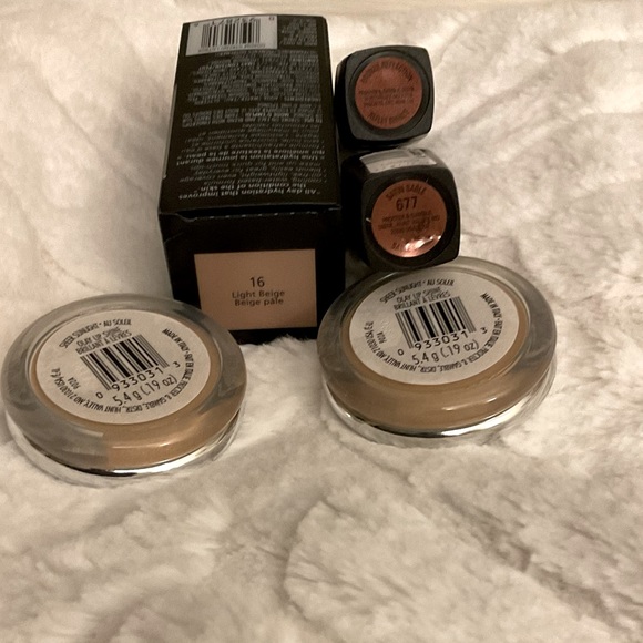 Olay makeup bundle - Picture 2 of 2